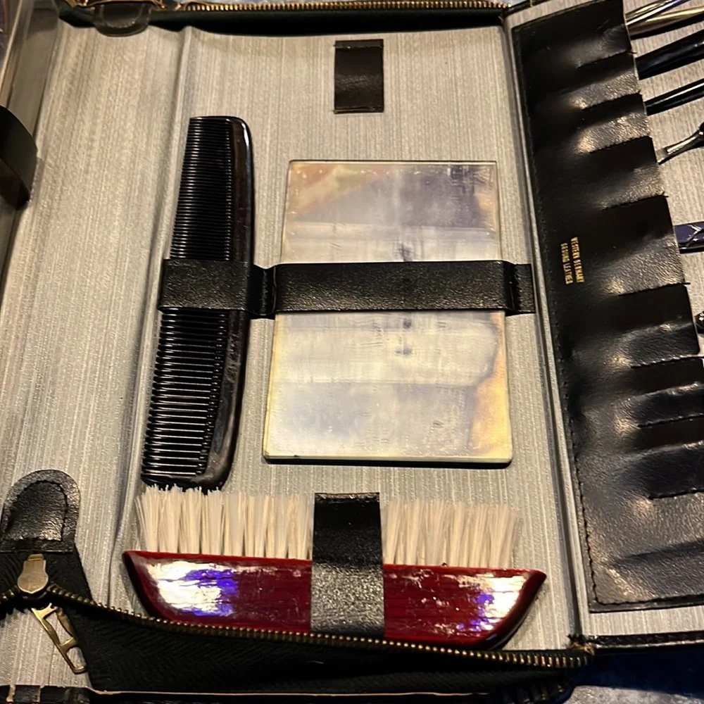 Vintage men's grooming kit -1950s??